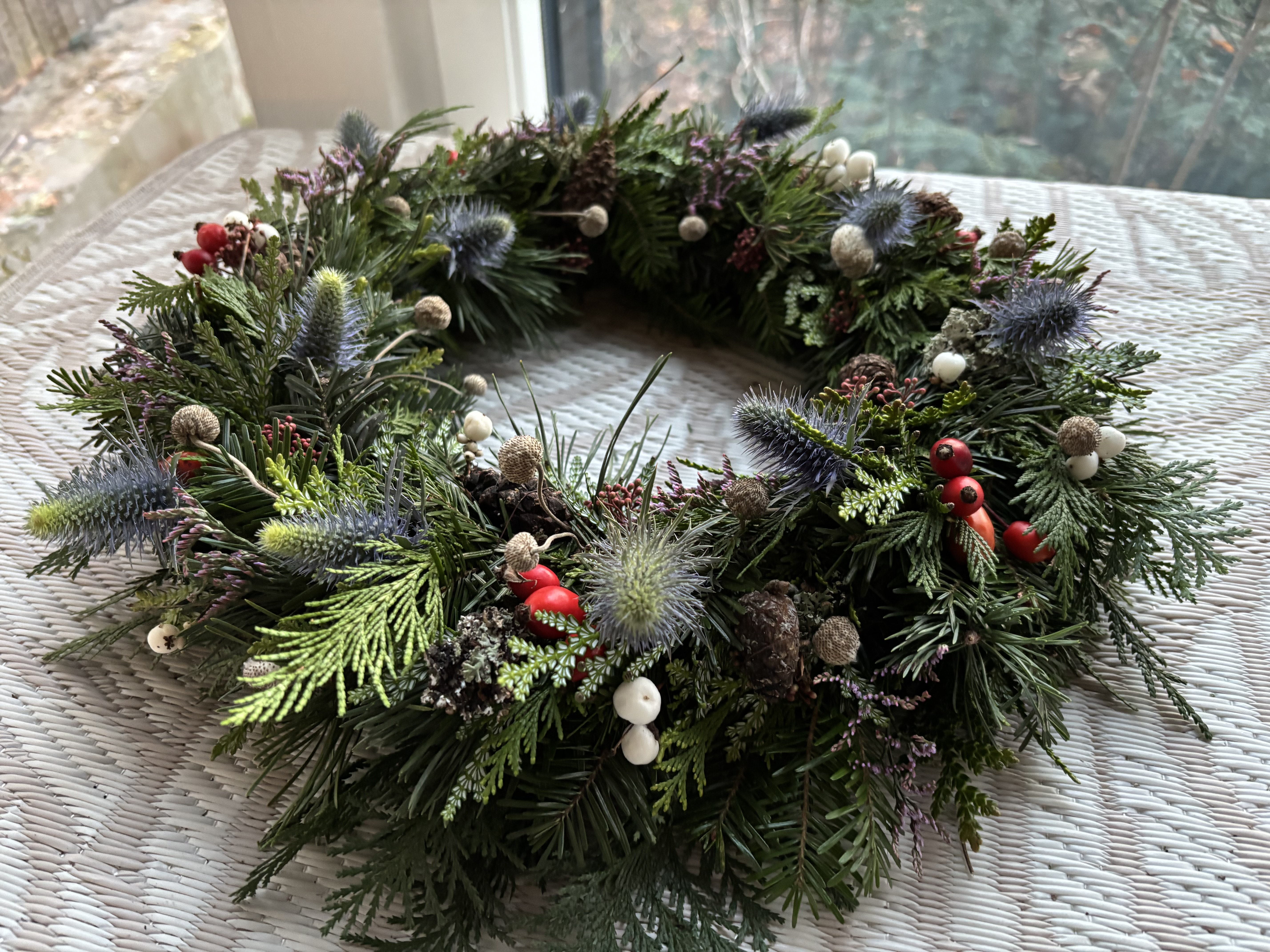 Trauergesteck mit Naturmaterialien